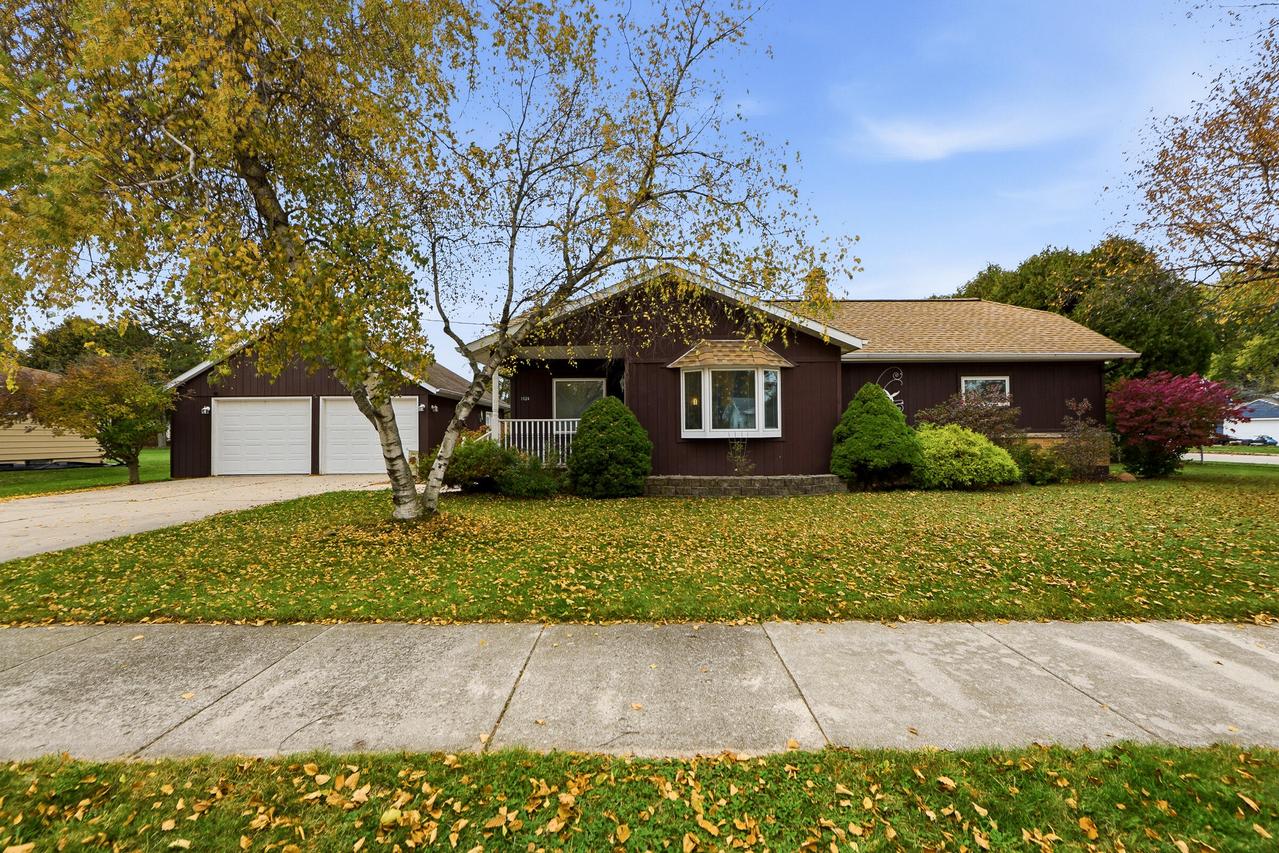 1524 Jasmine Dr, Manitowoc, WI 54220