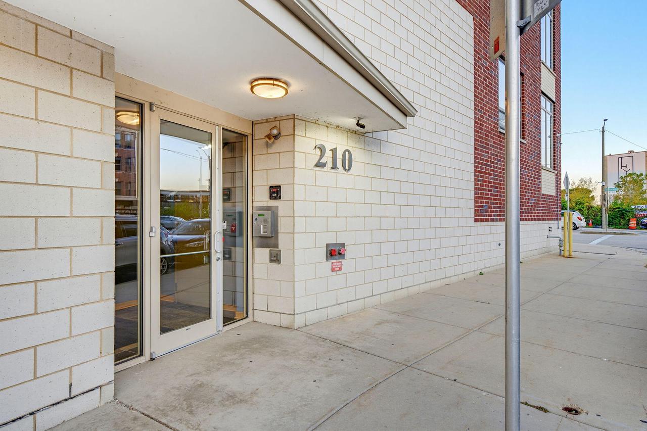 210 S Water St #220, Milwaukee, WI 53204