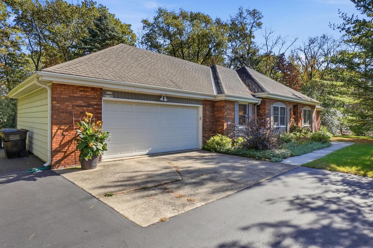 W315S7586 Lakecrest Dr, Mukwonago, WI 53149