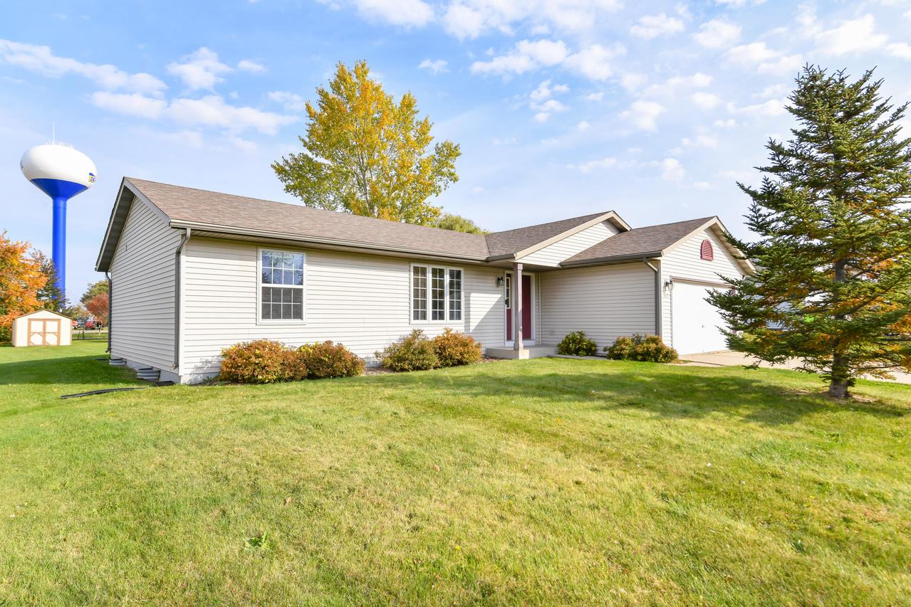 1419 Whispering Pines, Delavan, WI 53115