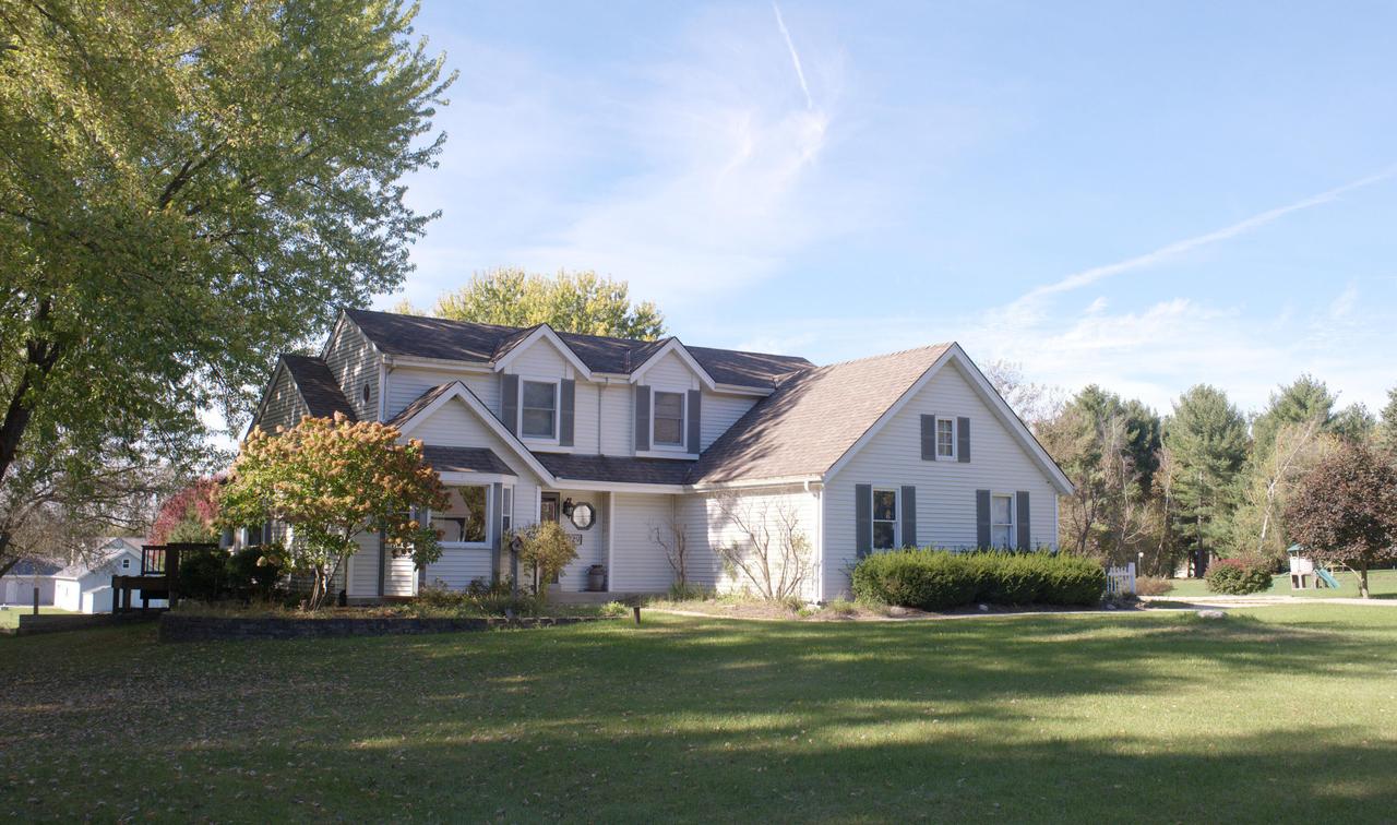 W360S2729 Scuppernong Dr, Ottawa, WI 53118