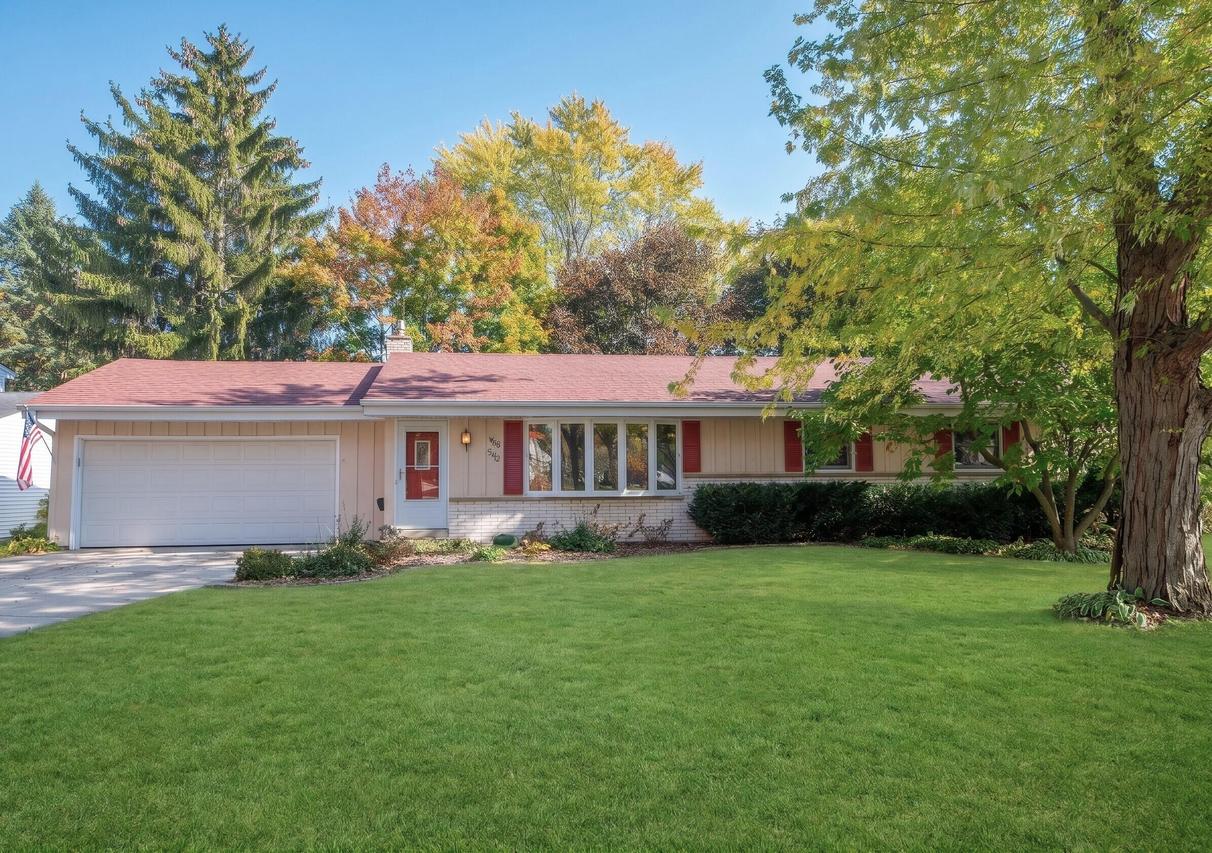 W66N372 Kennedy Ave, Cedarburg, WI 53012