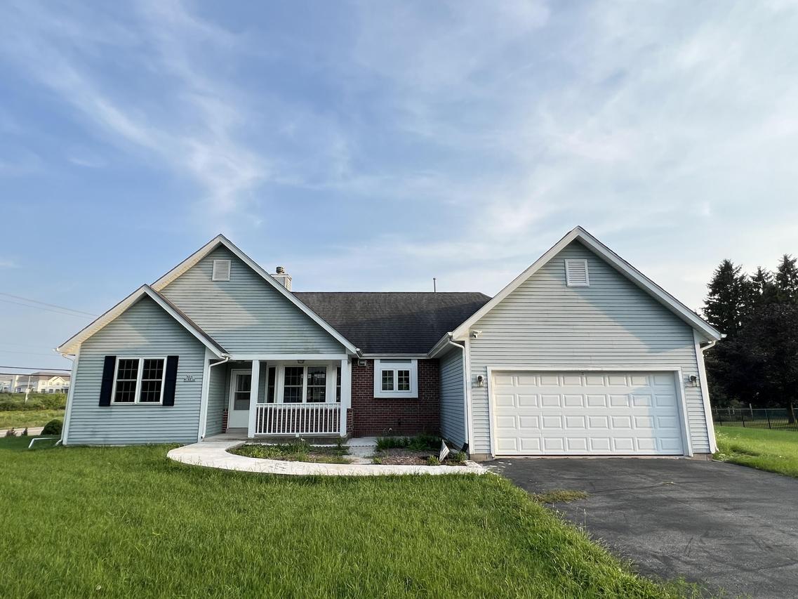 N56W18034 Evergreen Ln, Menomonee Falls, WI 53051