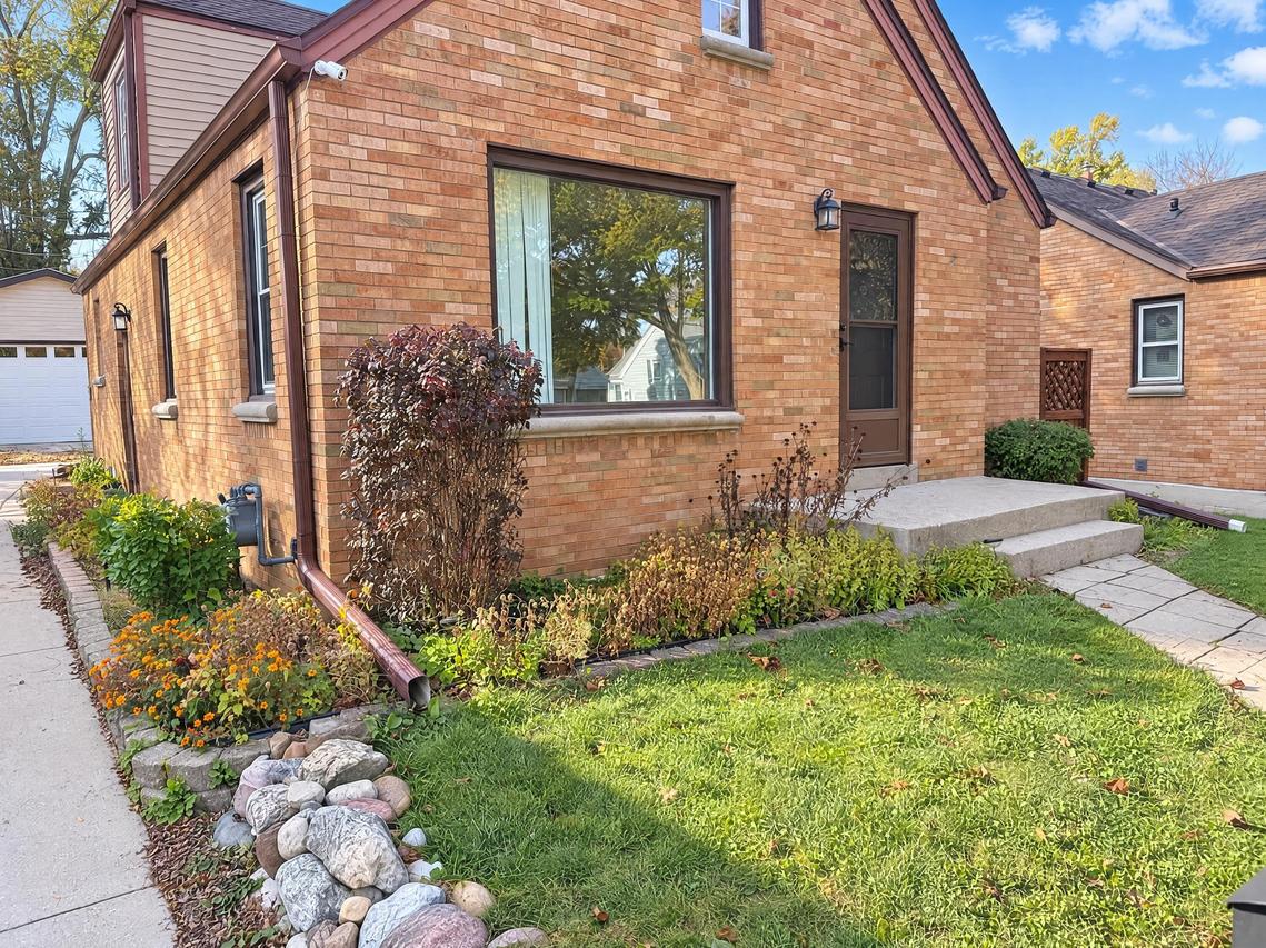 4319 S Lenox St, Milwaukee, WI 53207
