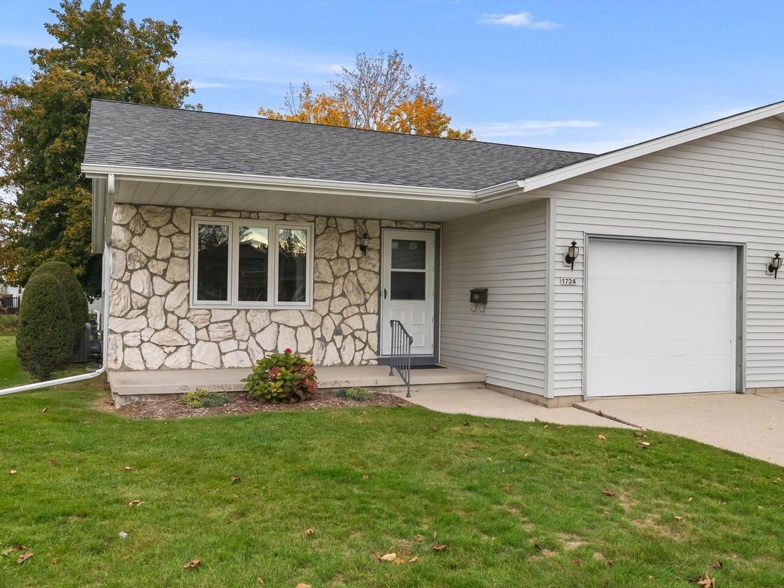 1724 Berge, Manitowoc, WI 54220