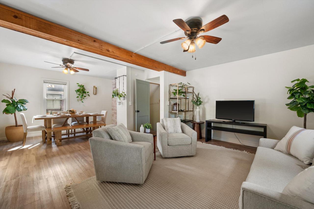 153 W Roberta Ave, Waukesha, WI 53186