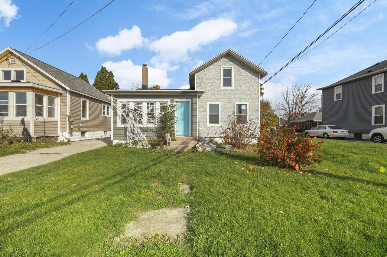 432 W Delavan Dr, Janesville, WI 53546
