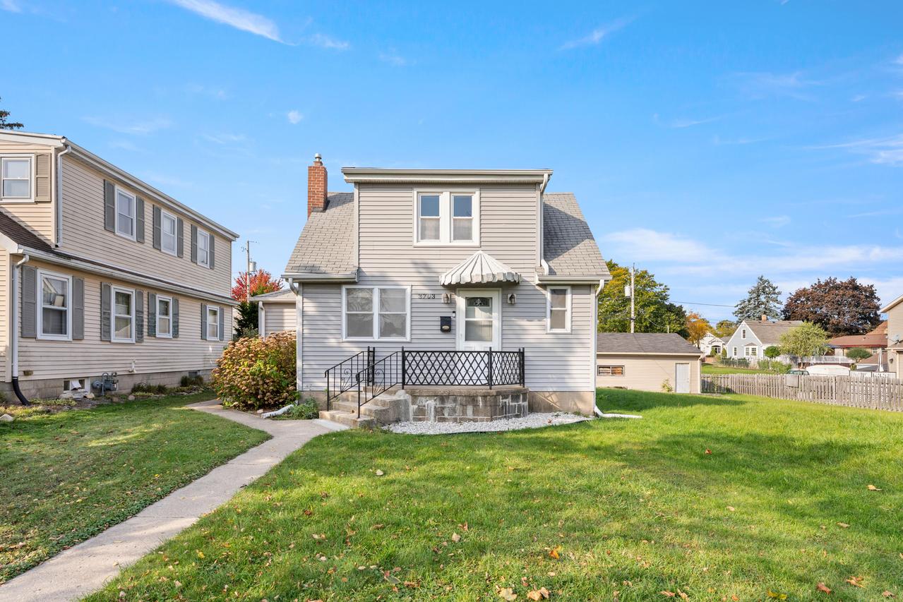 3703 S 33rd St, Greenfield, WI 53221