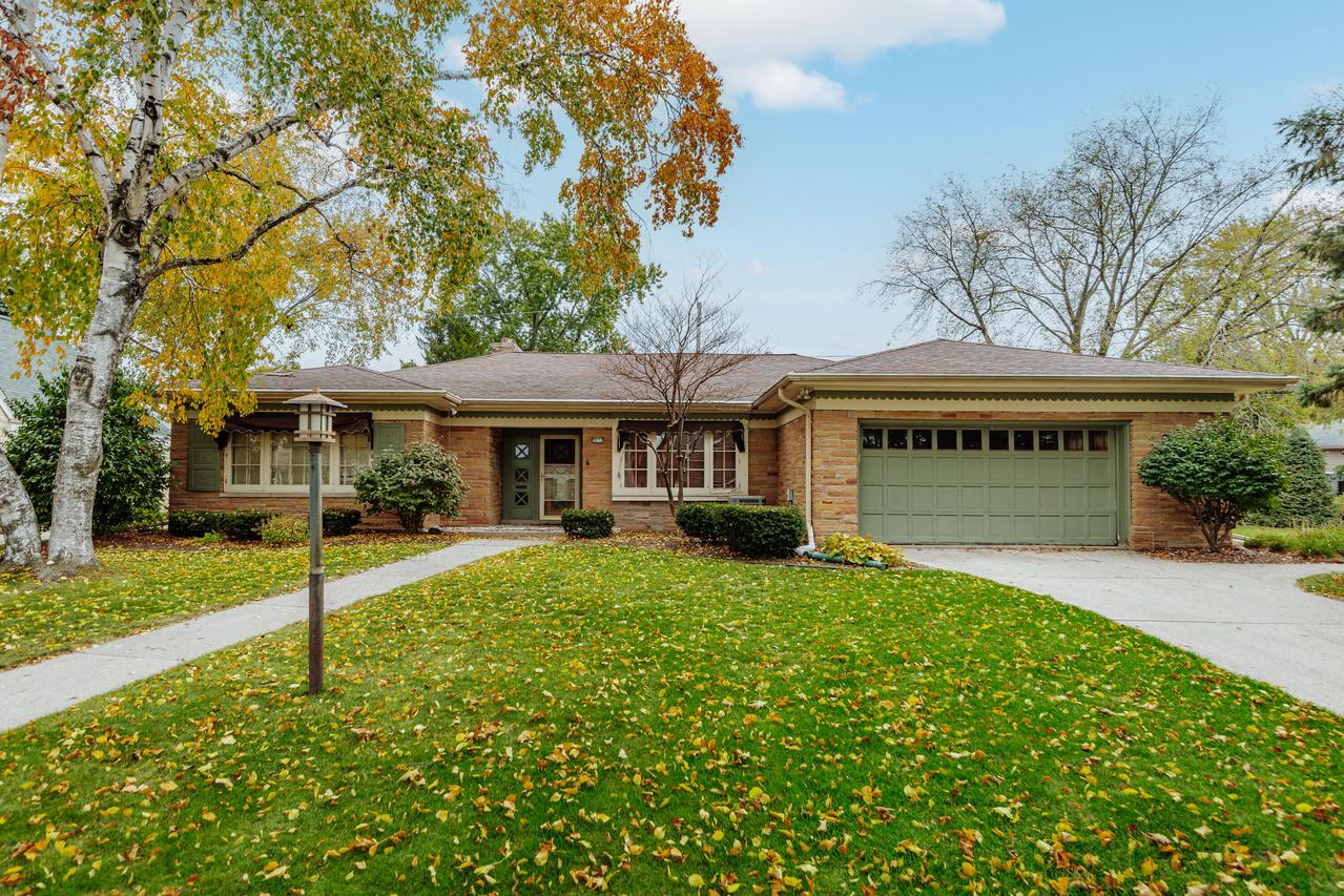 2632 N 81st St, Wauwatosa, WI 53213