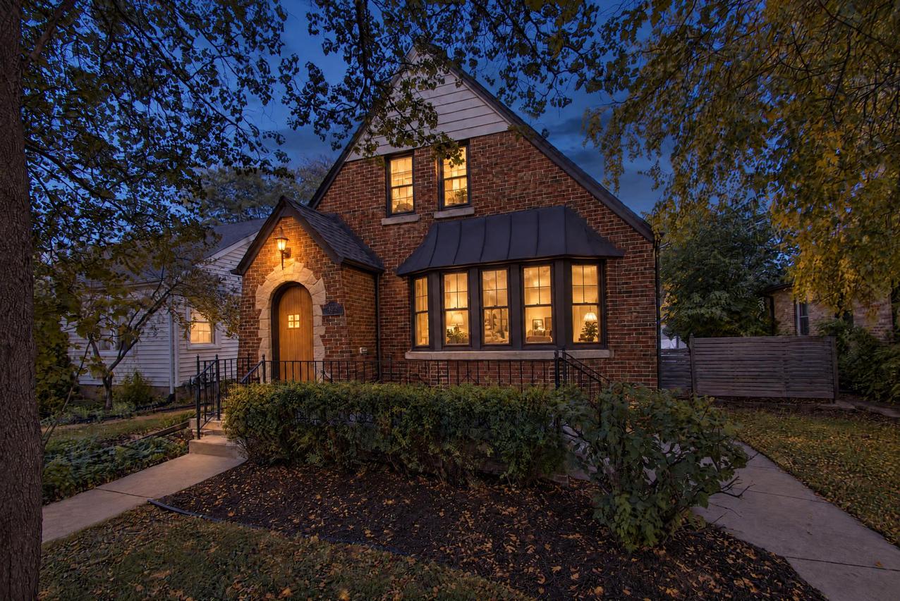 2322 S 57th St, West Allis, WI 53219