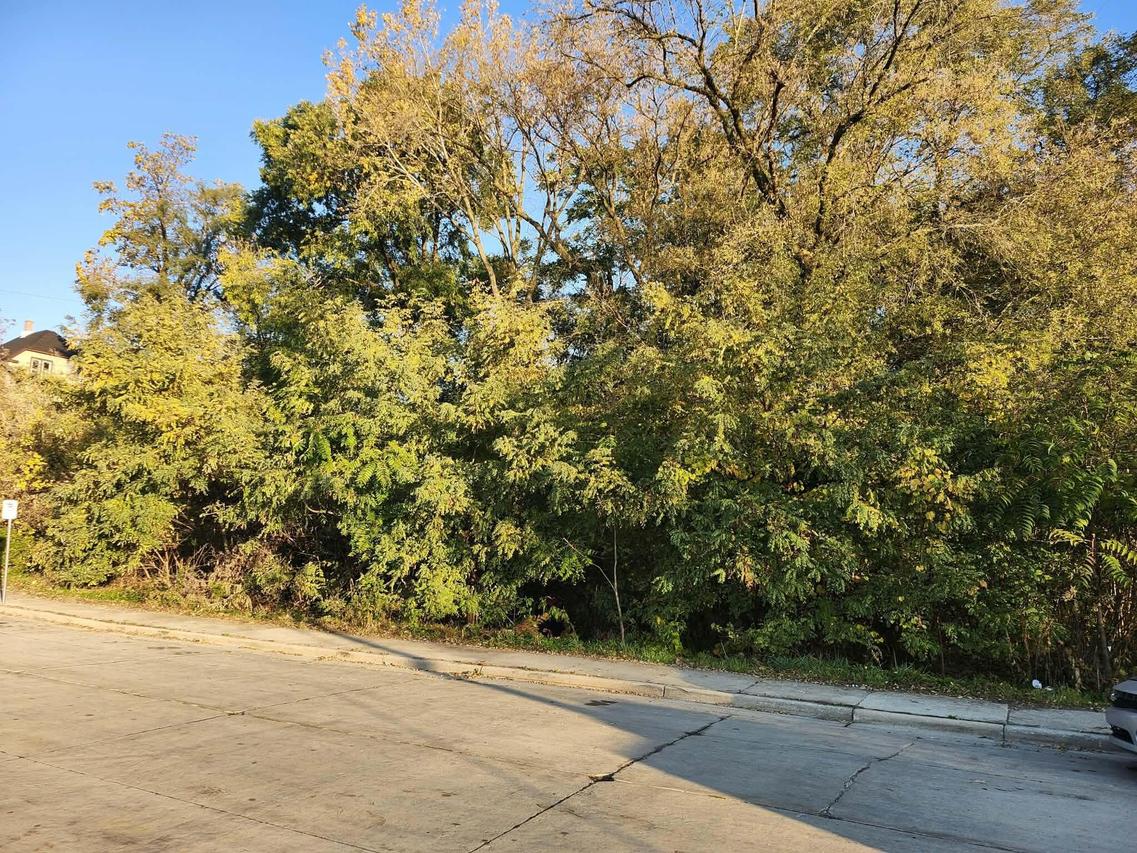 1424 Riverview Ter, Racine, WI 53404