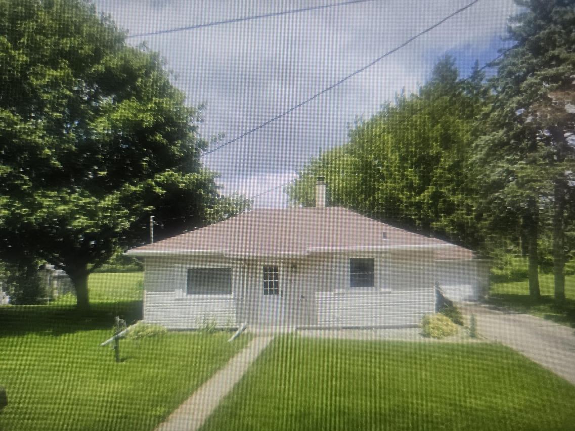 814 W Division St, Watertown, WI 53098