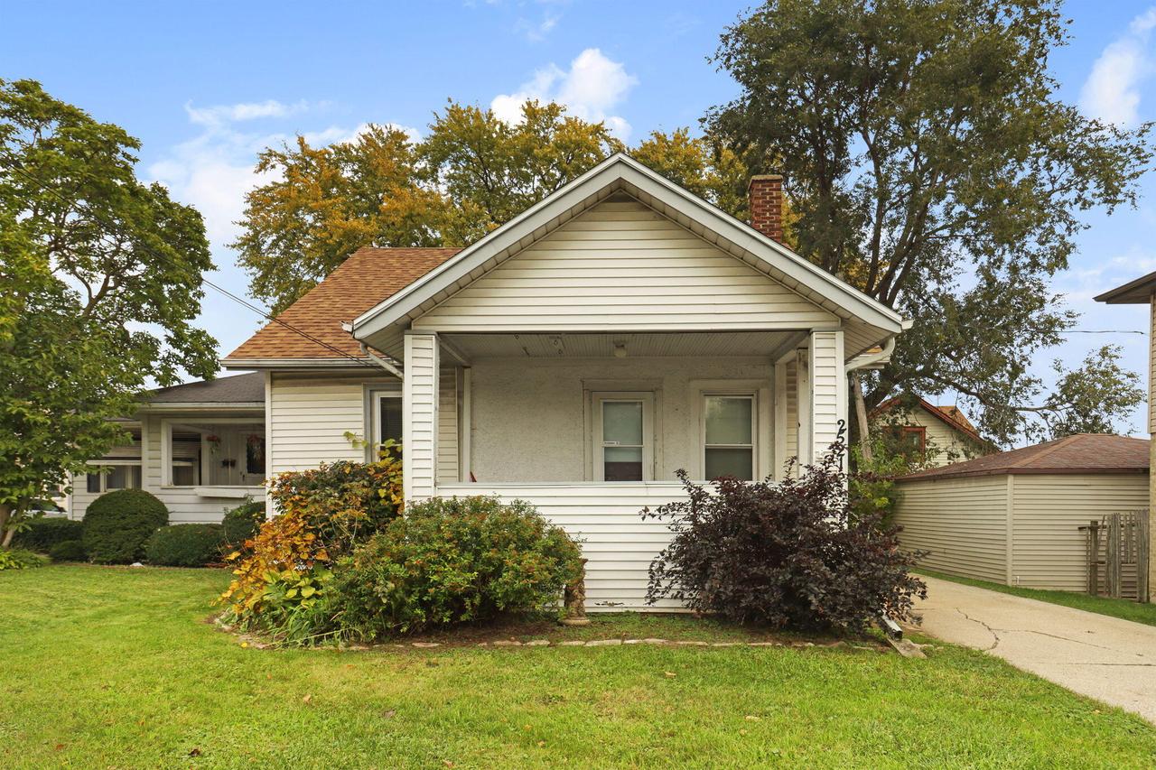 2521 Taylor Ave, Racine, WI 53403