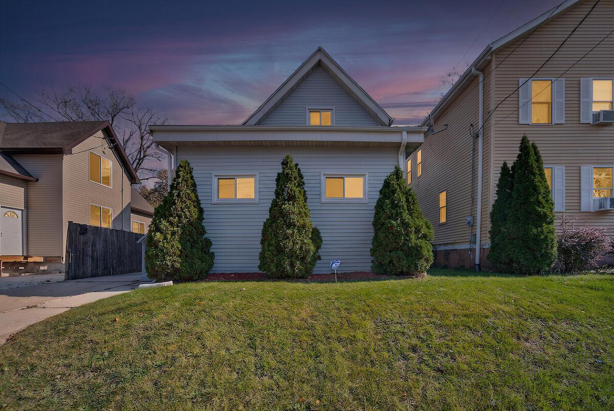 233 Howland Ave, Racine, WI 53404
