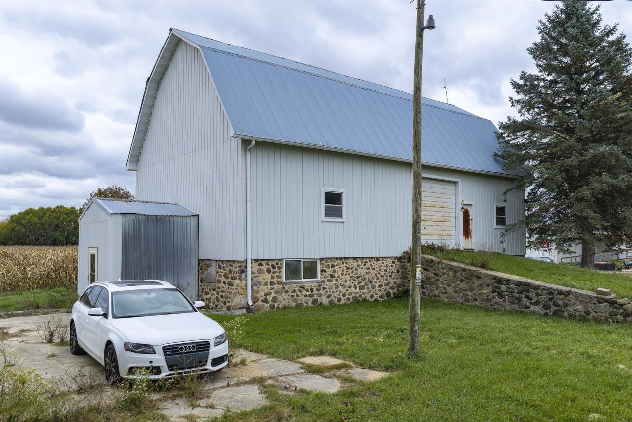 N6744 Saucer Rd, Watertown, WI 53094