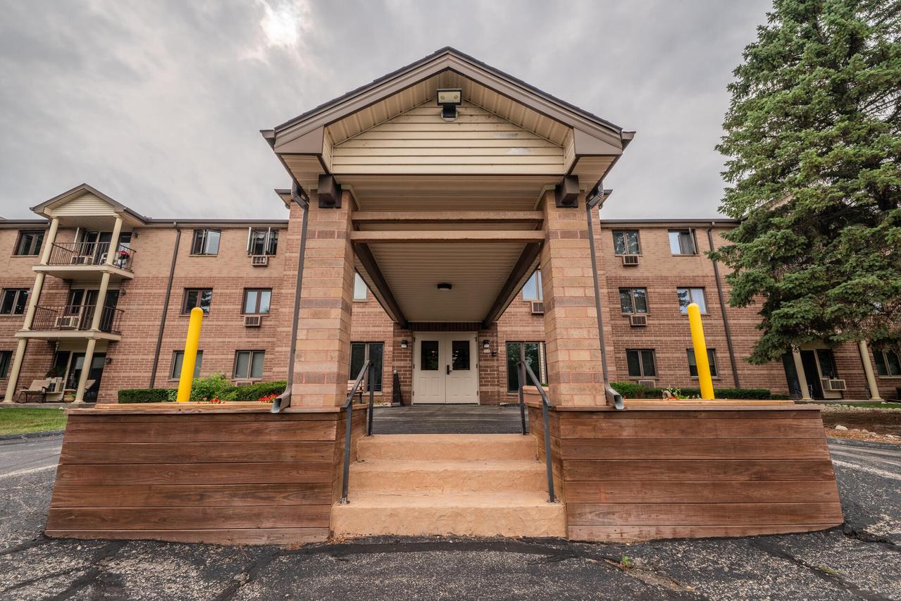 530 N Silverbrook Dr #104, West Bend, WI 53090