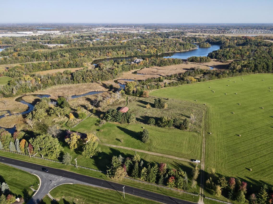 35652 Genesee Lake, Summit, WI 53066