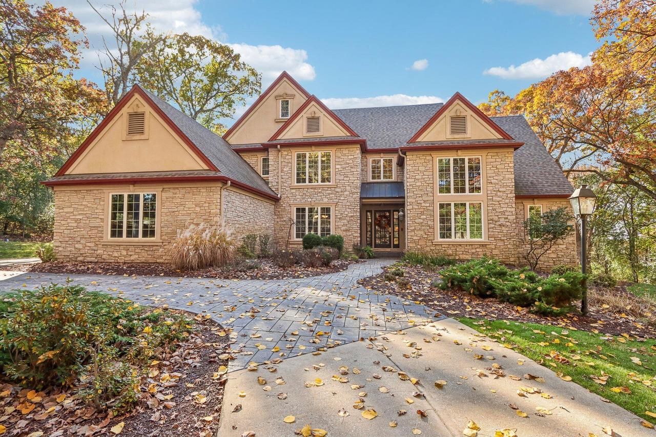 S26W35185 Woodstream Ct, Ottawa, WI 53066