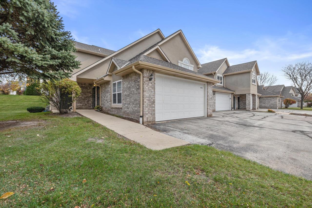 9044 W Elm Ct #D, Franklin, WI 53132