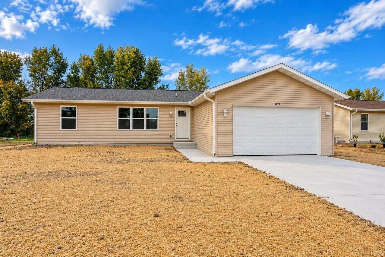 1266 E Bluff Rd, Whitewater, WI 53190