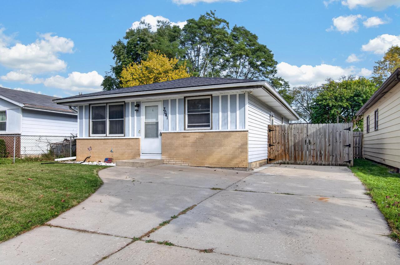 3041 Coolidge Ave, Mount Pleasant, WI 53403