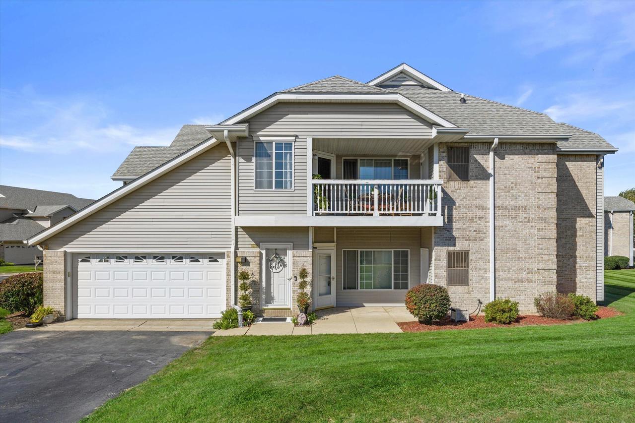 6976 S Rolling Meadows, Oak Creek, WI 53154