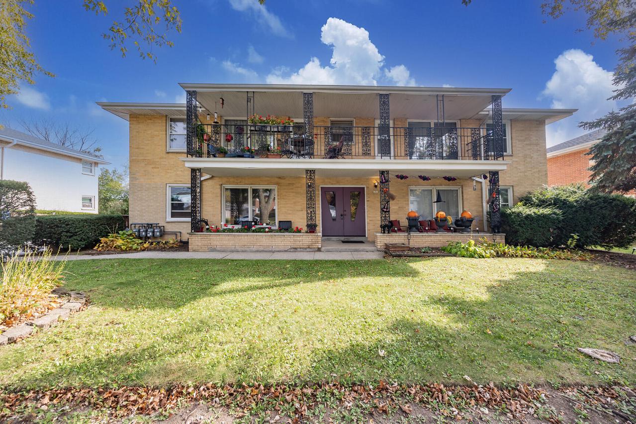 1314 N 116th St, Wauwatosa, WI 53226