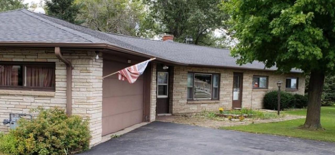 19326 Spring St, Yorkville, WI 53182