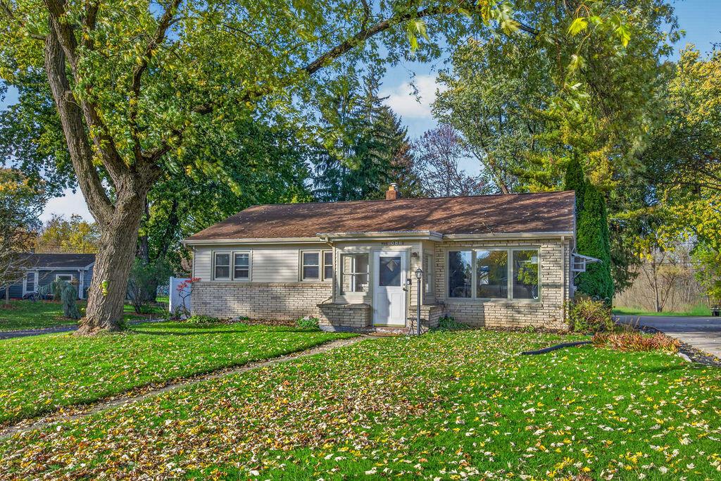 N66W24102 Champeny Rd, Sussex, WI 53089