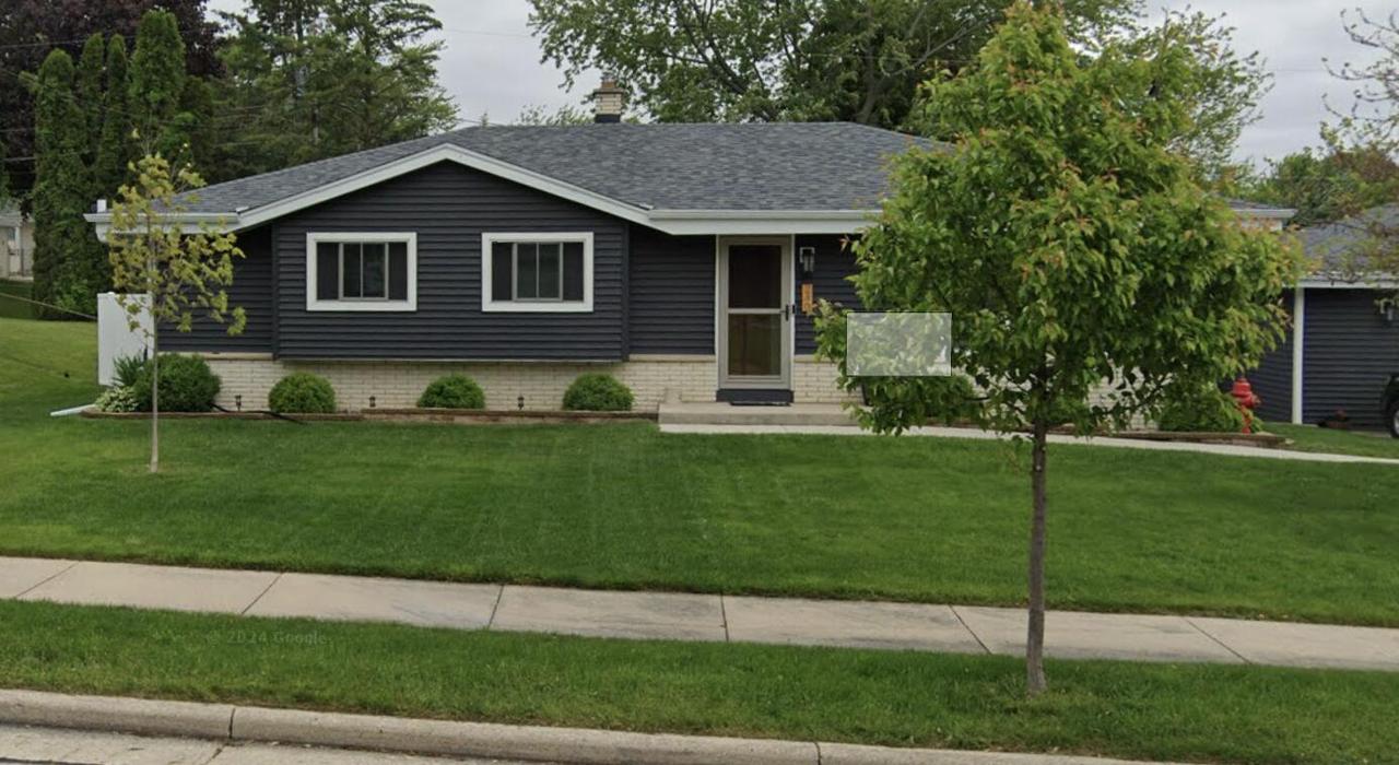 240 W Juniper Dr, Grafton, WI 53024