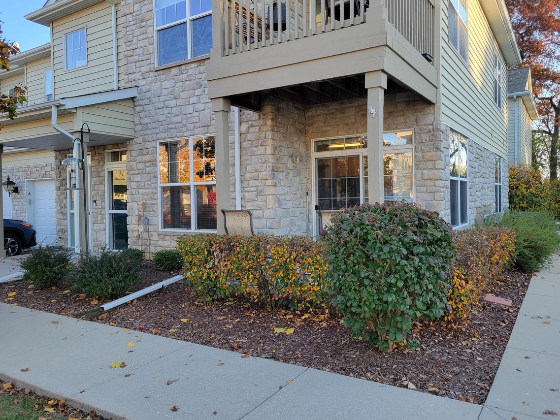 N16W26443 Meadowgrass Cir #A, Pewaukee, WI 53072