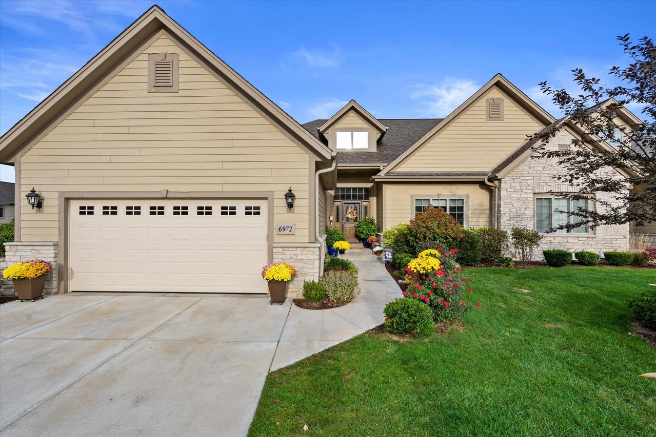 6972 W Greyhawk Ct, Franklin, WI 53132