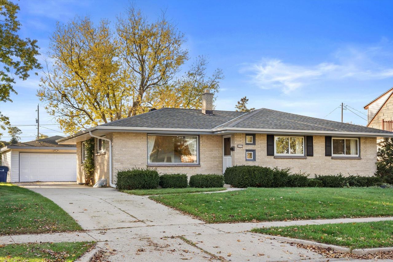 4629 S 14th St, Milwaukee, WI 53221
