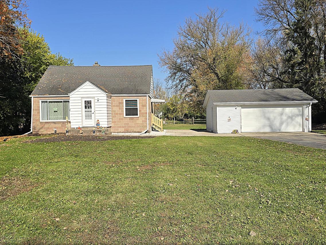 S77W15886 Woods Rd, Muskego, WI 53150