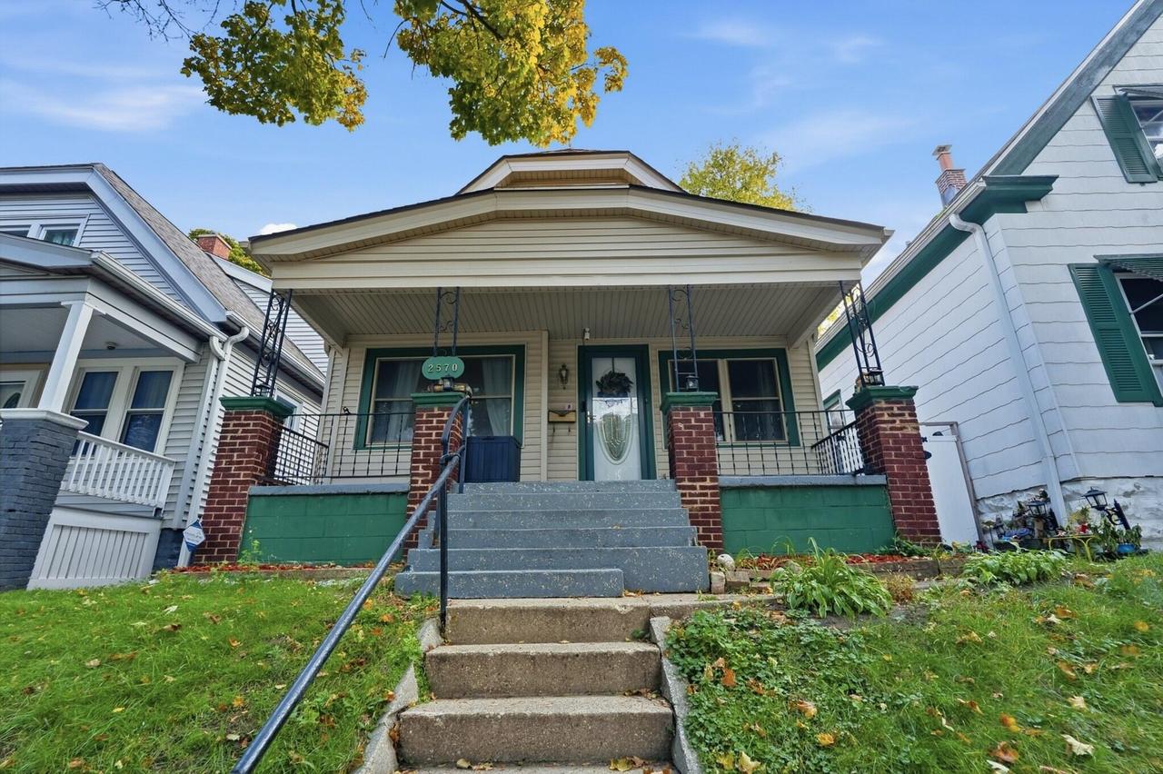 2570 S 34th St, Milwaukee, WI 53215