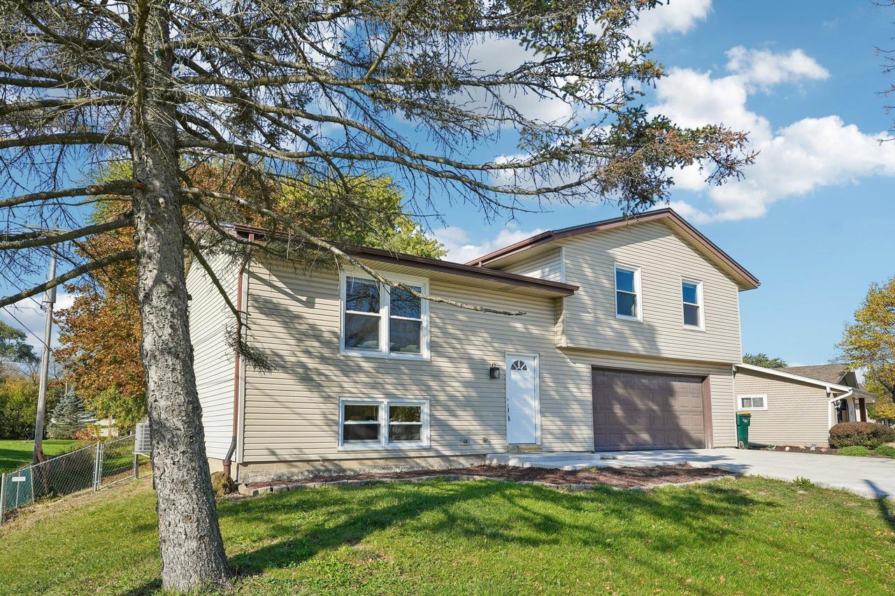 655 E Parkway Estates, Oak Creek, WI 53154
