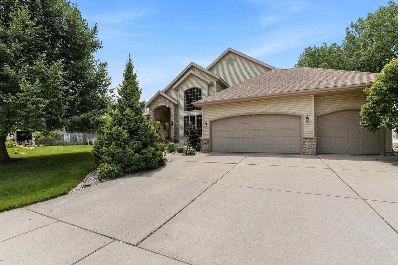 300 Starkweather Dr, Beaver Dam, WI 53916