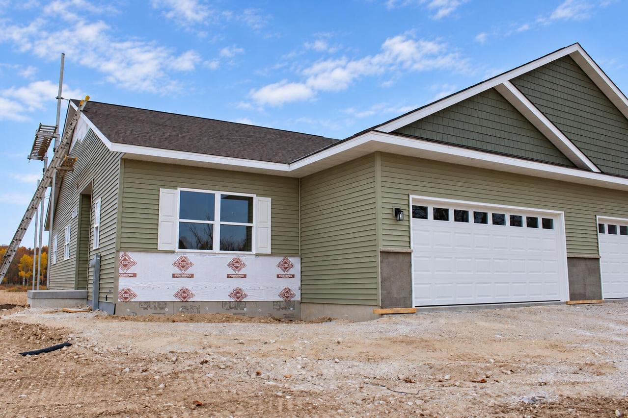 1457 Kettle Ct #1, Kewaskum, WI 53040