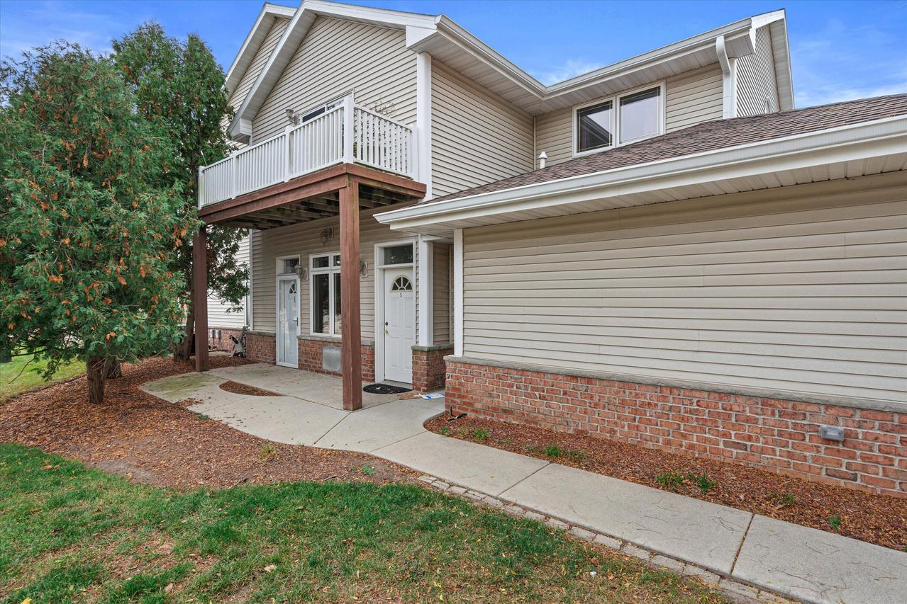 340 E Veterans Way #1, Mukwonago, WI 53149