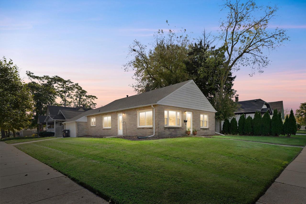 4001 Olive St, Racine, WI 53405
