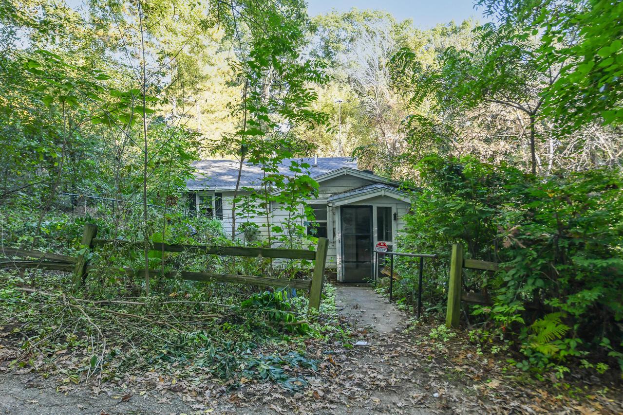 W8806 Hickory Rd, Richmond, WI 53115