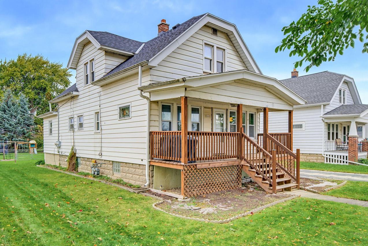 3660 E Iona Ter, Cudahy, WI 53110