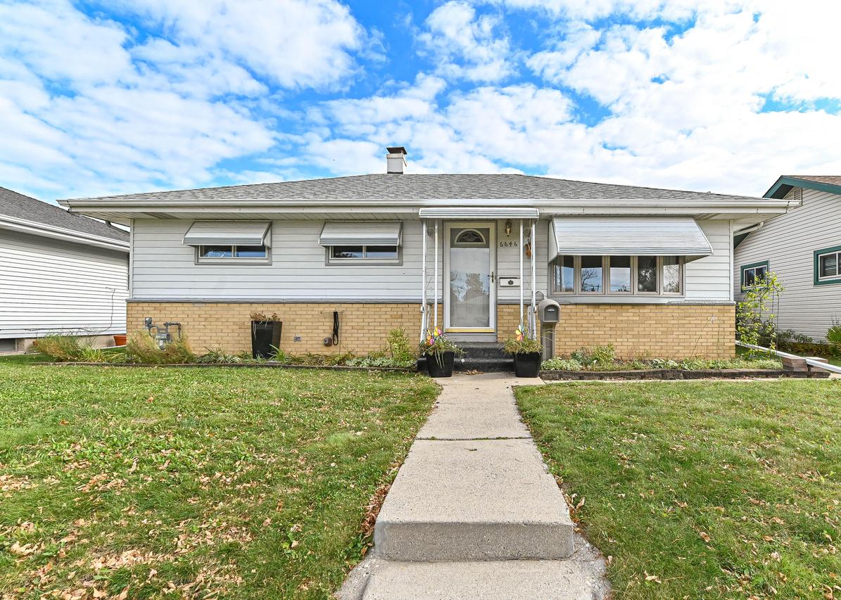 6646 S 20th St, Milwaukee, WI 53221