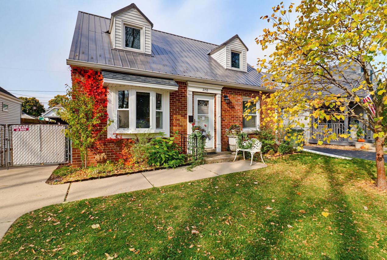 2153 S 96th St, West Allis, WI 53227