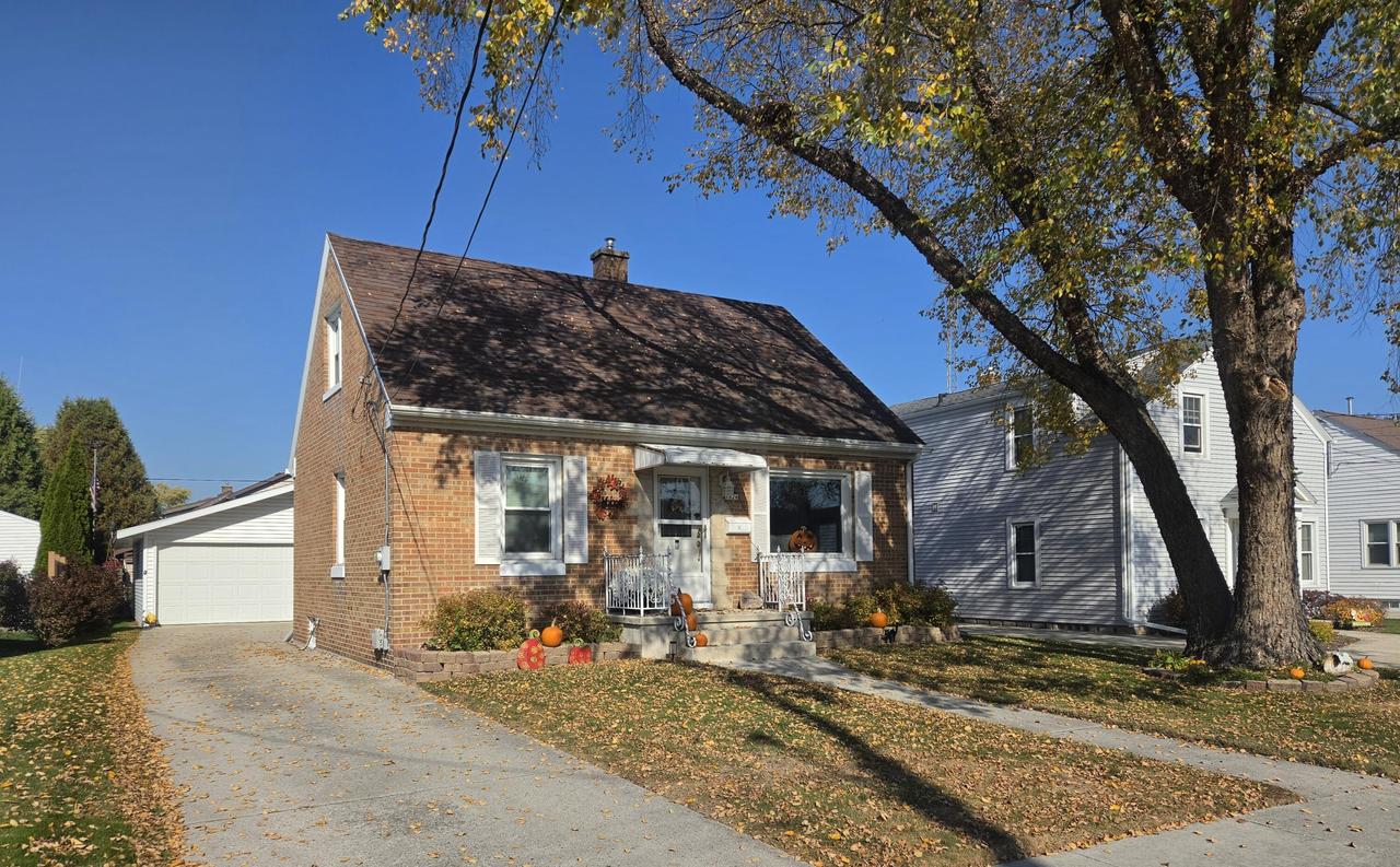 1826 Belmont St, Manitowoc, WI 54220