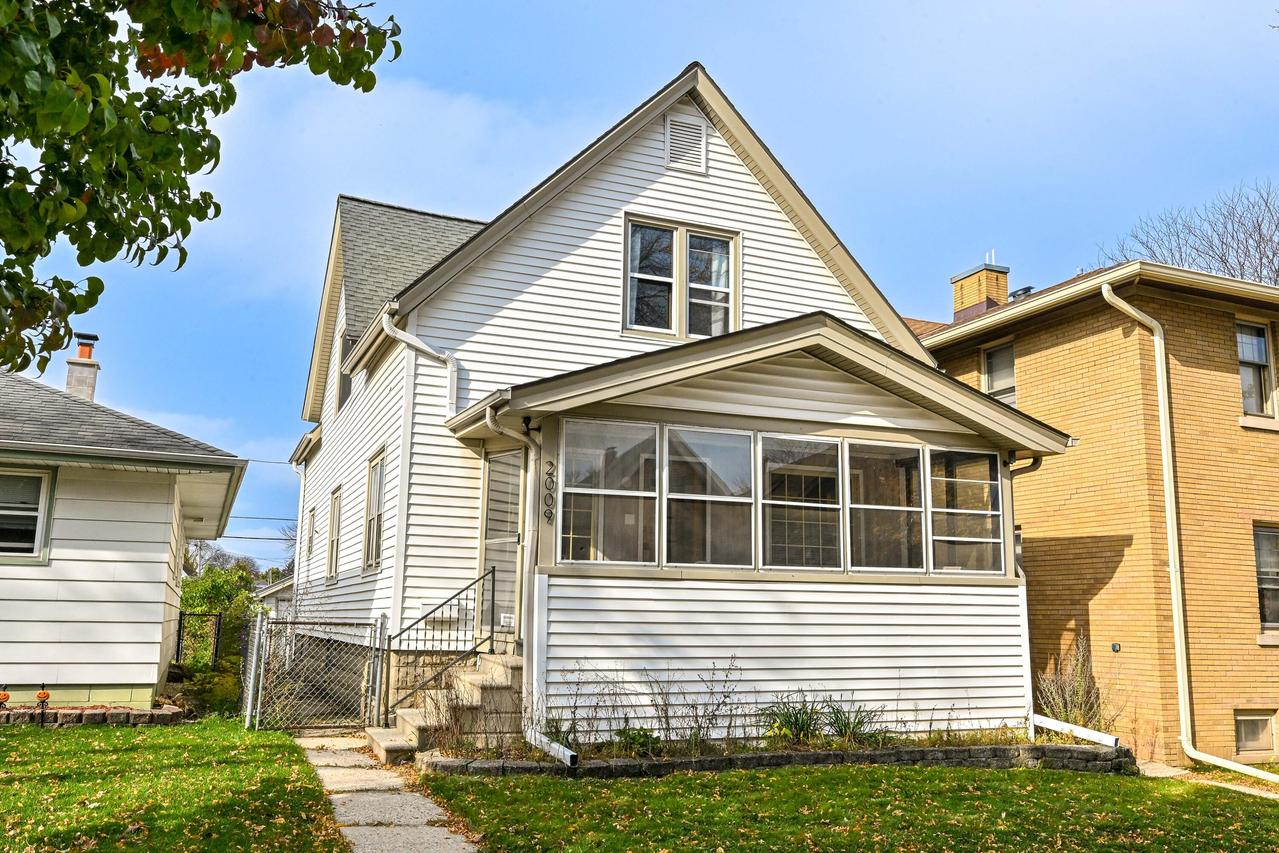 2009 S 77th St, West Allis, WI 53219