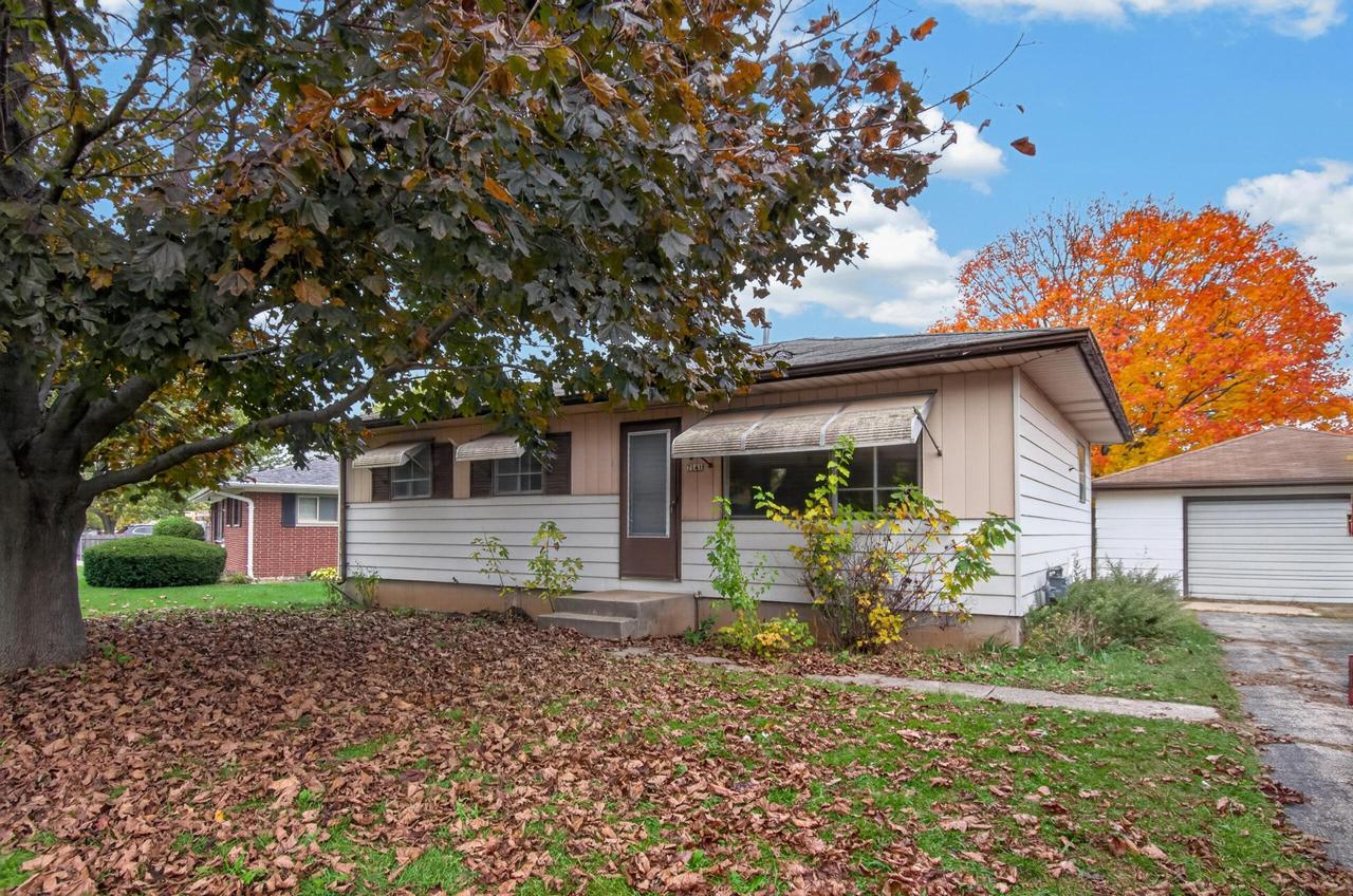 7141 Cliffside Dr, Caledonia, WI 53402