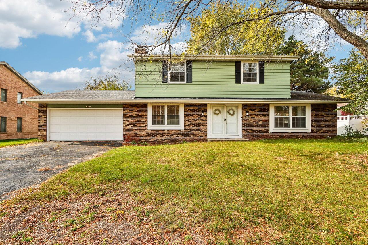 3605 S Oakdale Dr, New Berlin, WI 53151