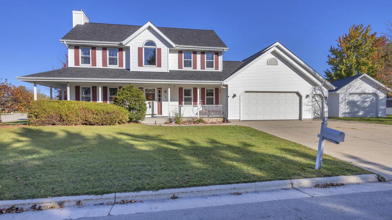 401 Crestwood Dr, Elkhart Lake, WI 53020