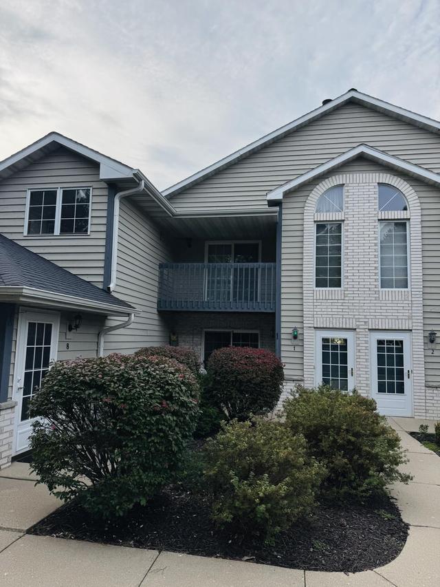 W240N2566 E Parkway Meadow #1, Pewaukee, WI 53072